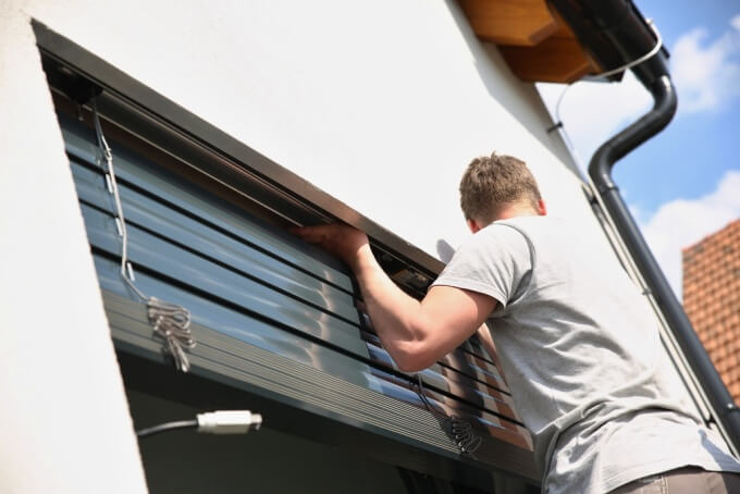 Installation of external blinds