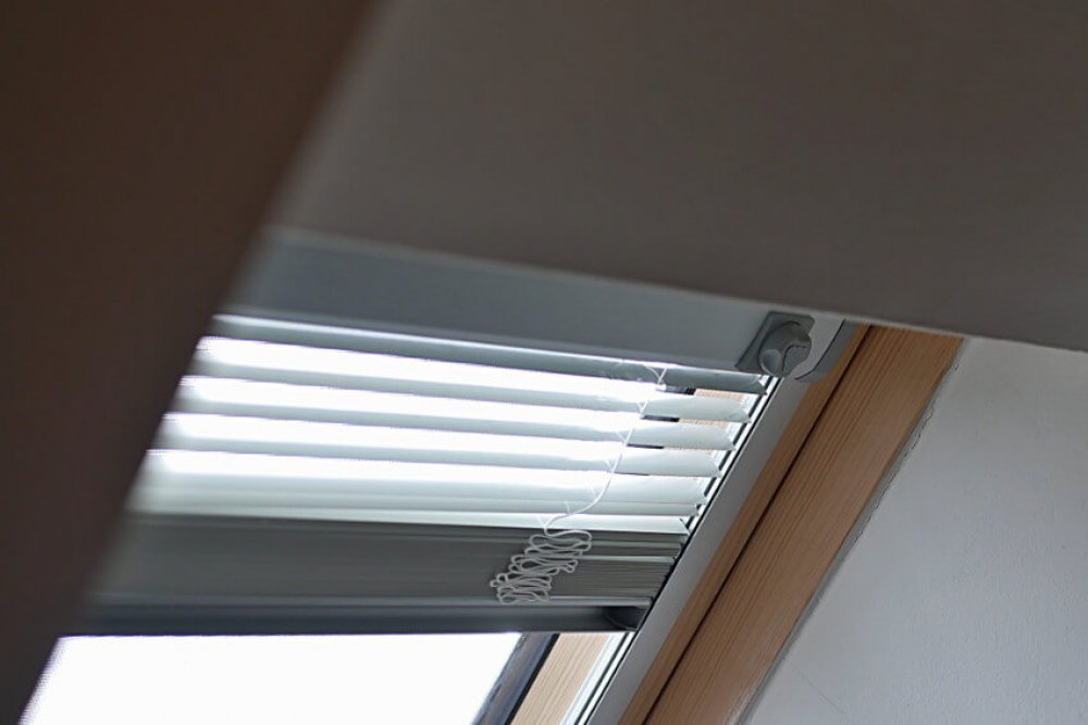 V-lite – blinds for skylights