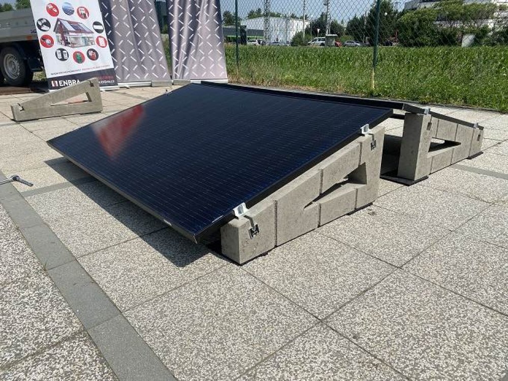 Concrete construction for photovoltaic panels
